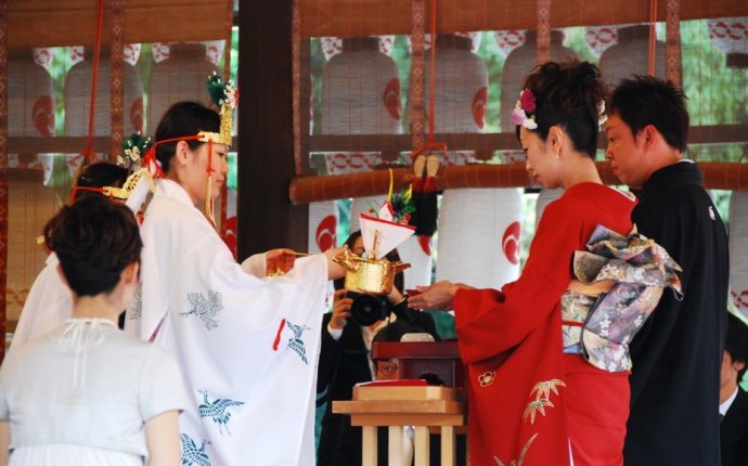 Marriage traditions in Japanese